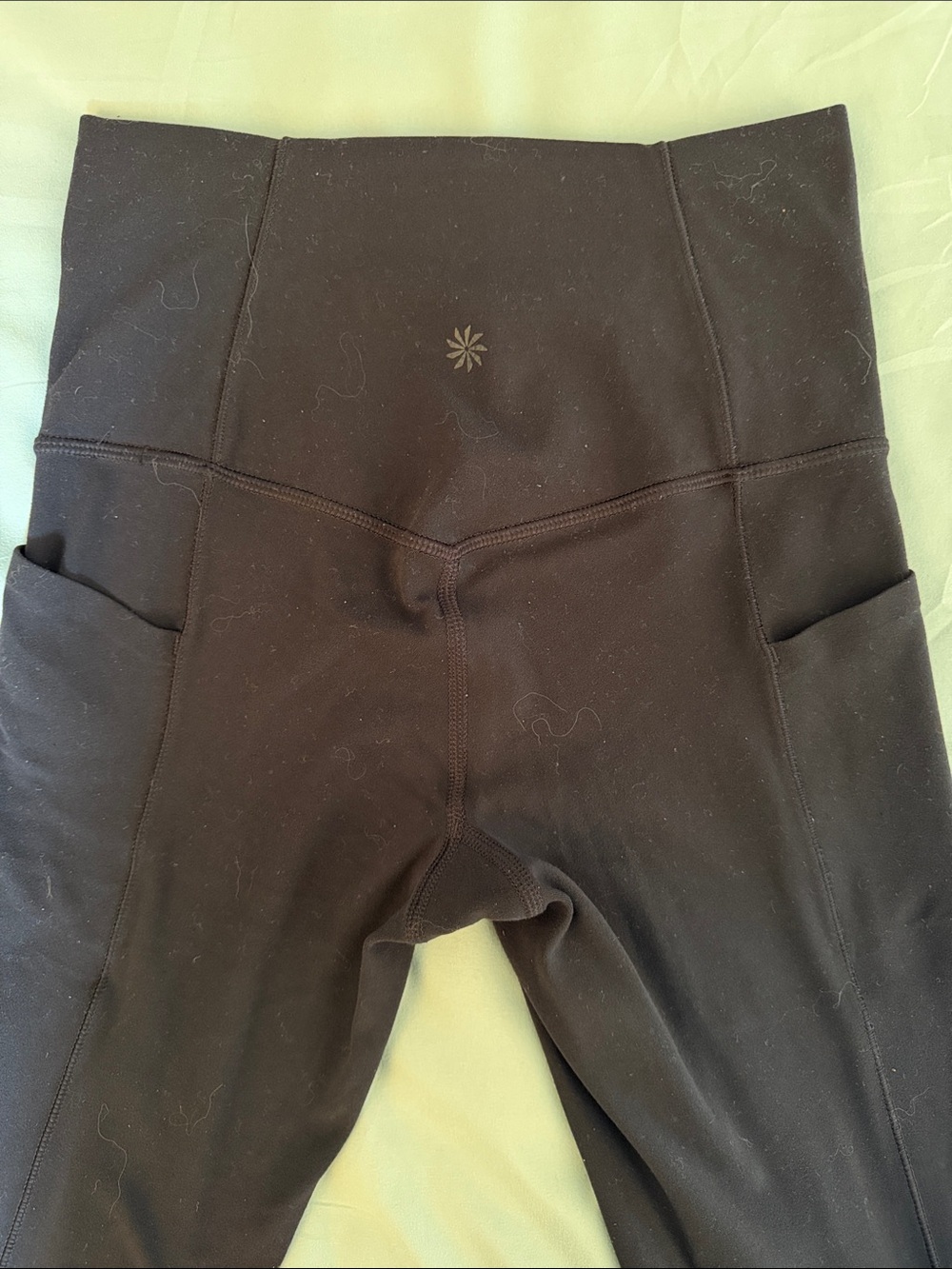 Athleta Black Salutation 7/8 Tights with Logo XXS P8